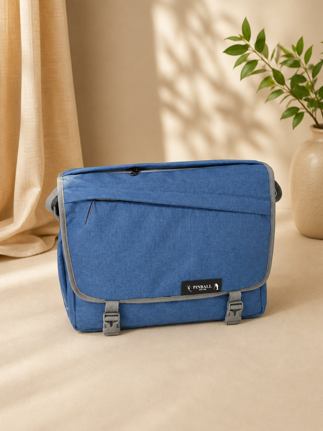 P82 | MESSENGER | PINBALL | SLING DSLR BAG