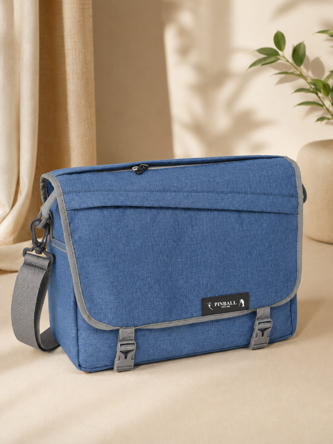 P82 | MESSENGER | PINBALL | SLING DSLR BAG