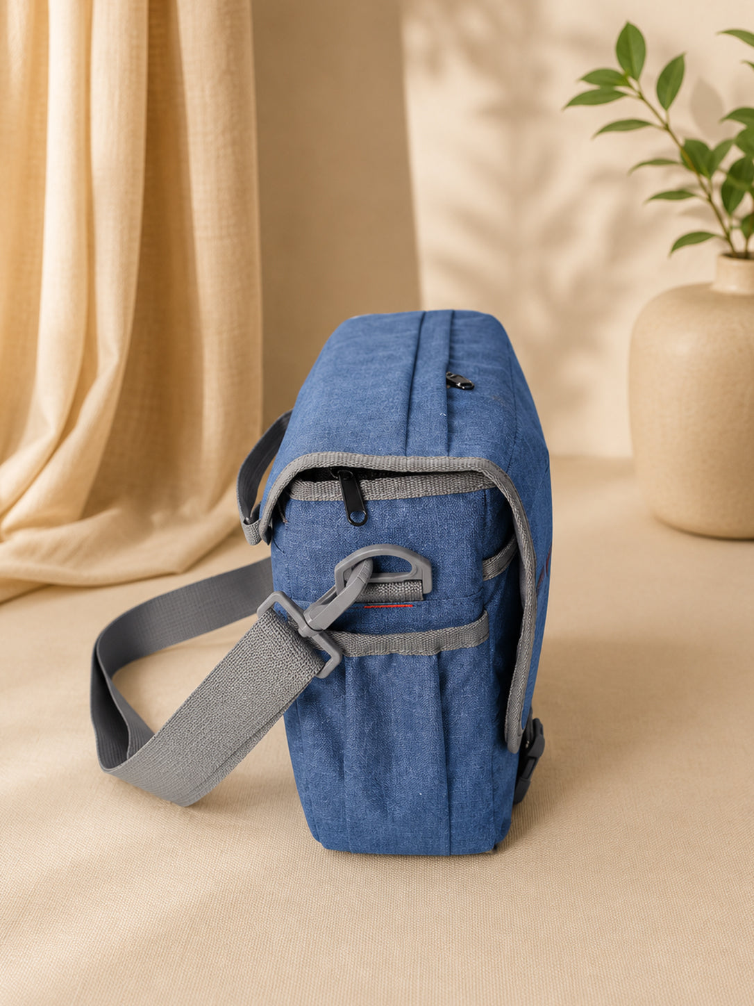 P82 | MESSENGER | PINBALL | SLING DSLR BAG